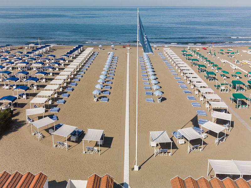 Bagno Piemonte Forte Dei Marmi Prezzi Ombrellone Lettino E Sdraio