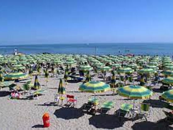 Stabilimento Balneare Chiaro Di Luna Tortoreto Prezzi Ombrellone ...