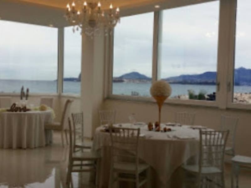 Lido Enea Bacoli prezzi ombrellone, lettino e sdraio Beacharound