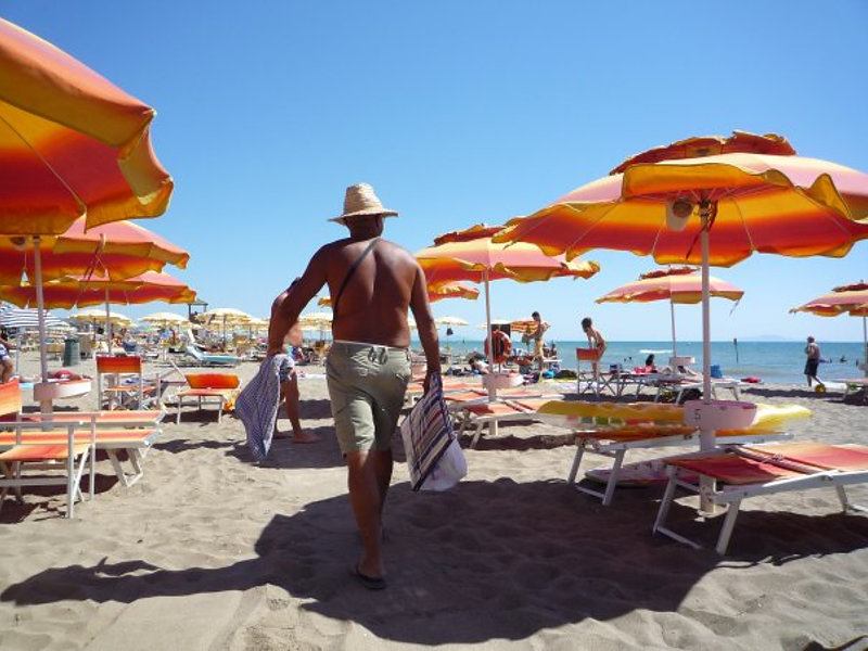 Prenota Il Tuo Ombrellone A Pineta Beach Beacharound