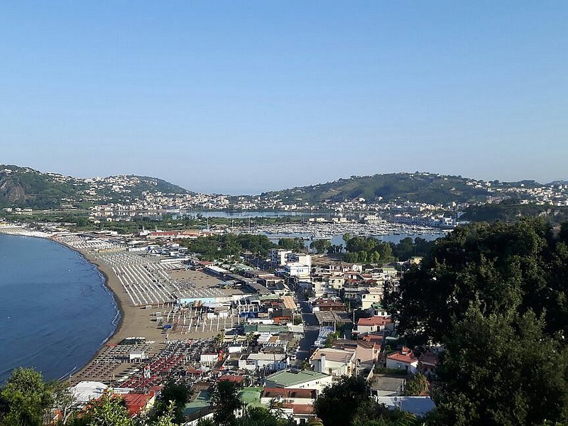 Prenota le spiagge a Capo Miseno Beacharound